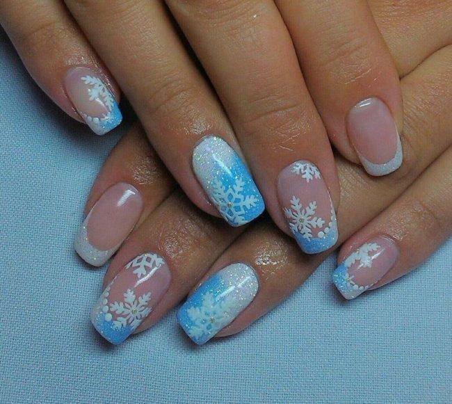 Francuski manicure z płatkami śniegu