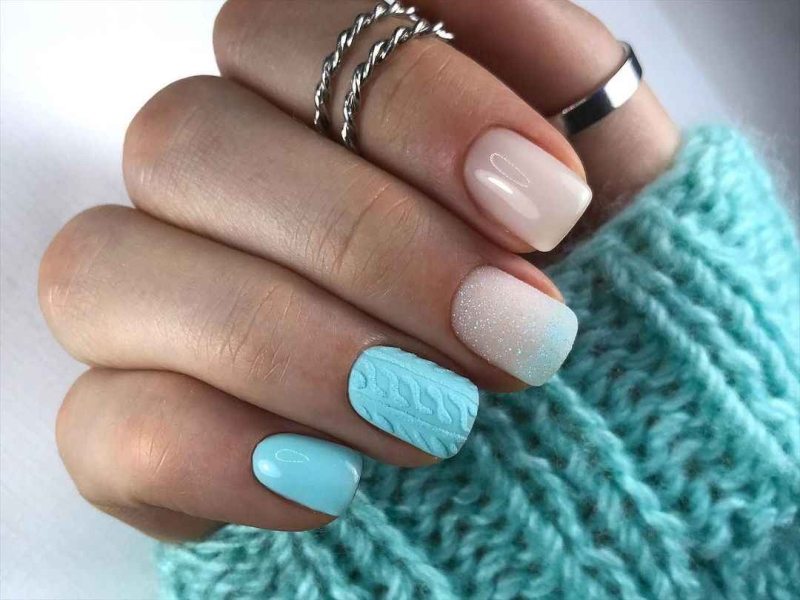 Noworoczny manicure na krótkie paznokcie